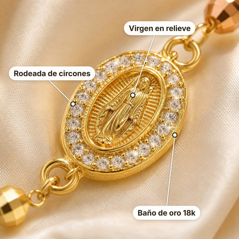 De cerca: Virgen en relieve, rodeada de circones, baño de oro 18k