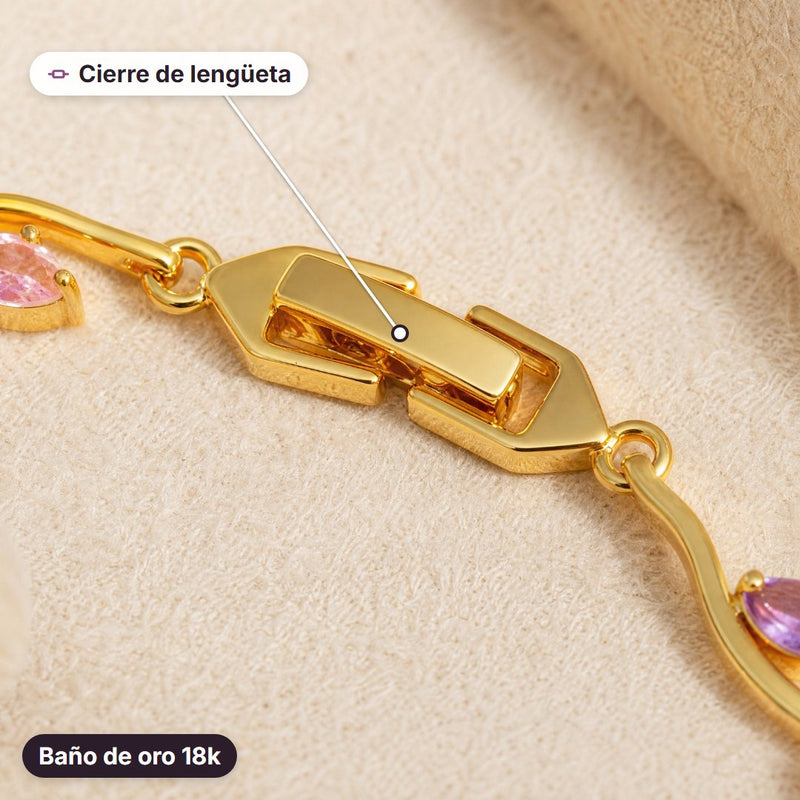 De cerca: su cierre de lengüeta con baño de oro 18k