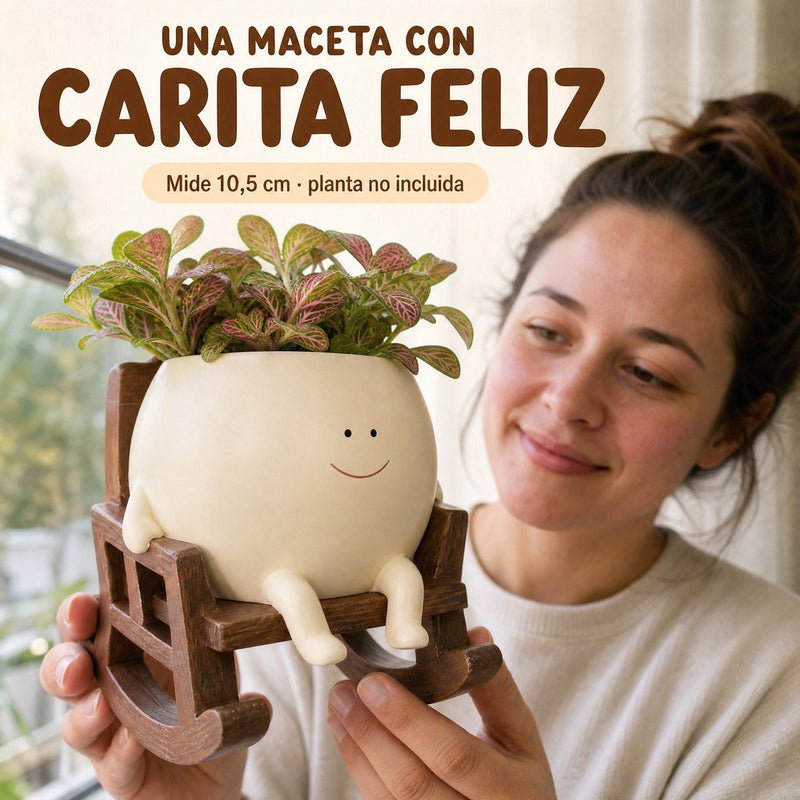Una mujer sonríe con la maceta muñequito en la mano, sentada en su mecedora; con el título Regálale una sonrisa