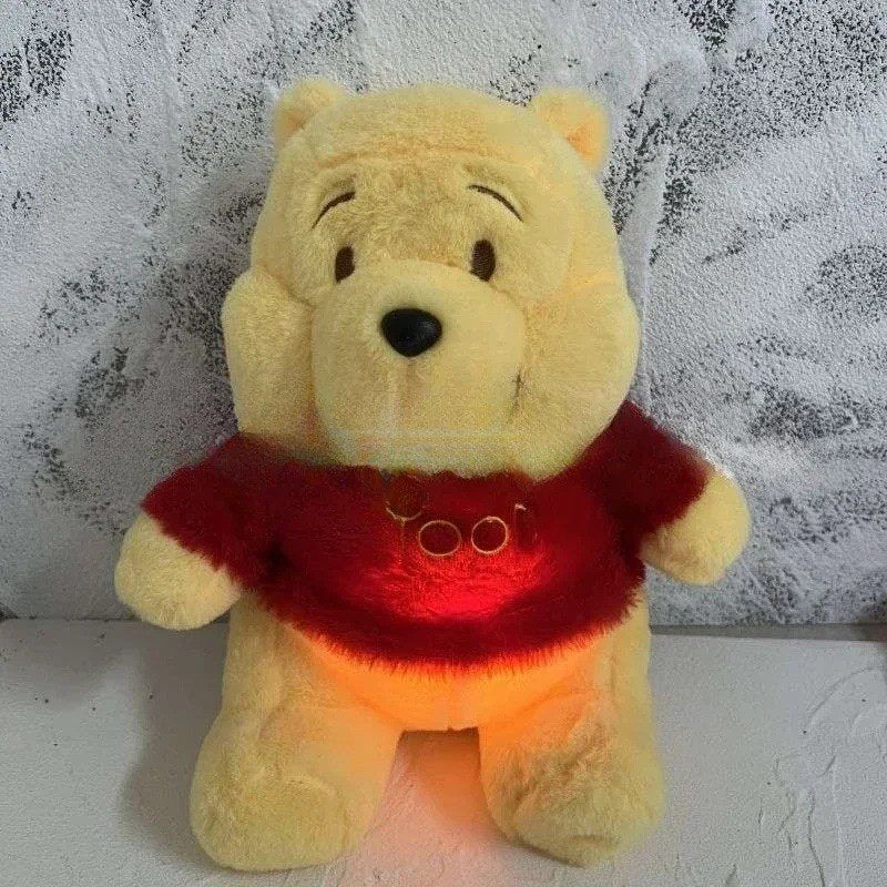 El Pooh con la pancita y el suéter iluminados, de frente