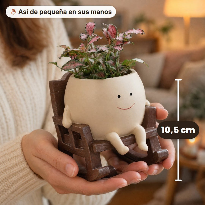 Mide 10,5 cm: así de pequeña la maceta en tus manos